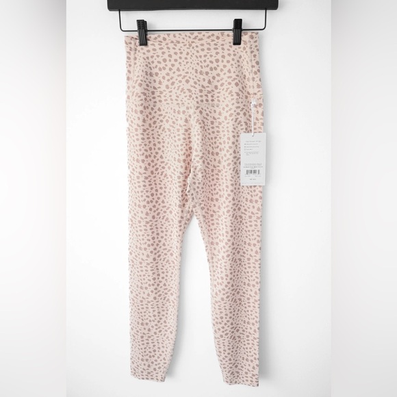 TAVI High Waisted Legging - Picture 3 of 9